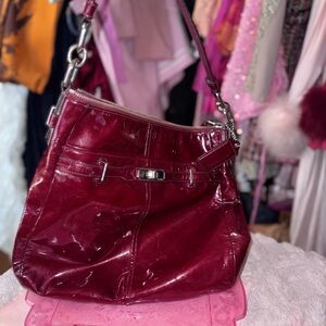 Elegant Coach Burgundy Leather Shoulder Bag